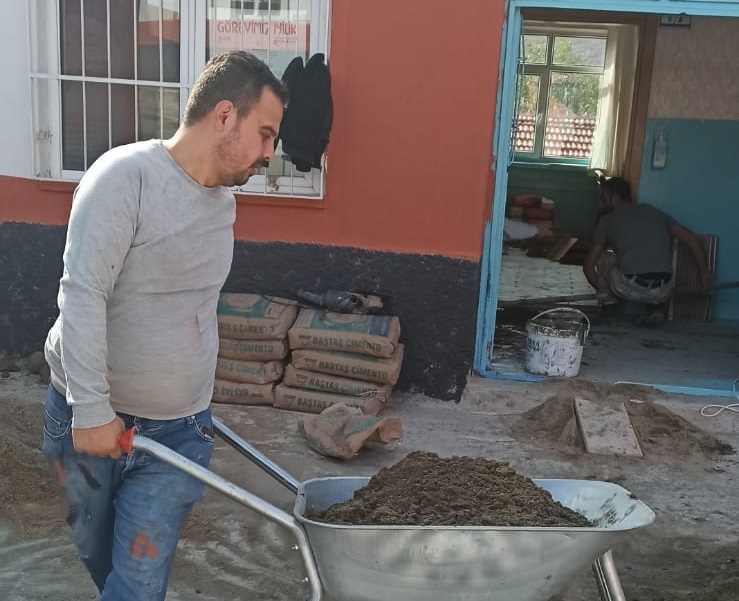 Okul Müdürü Ocak, ara tatili fırsata çevirip okulu yeniliyor