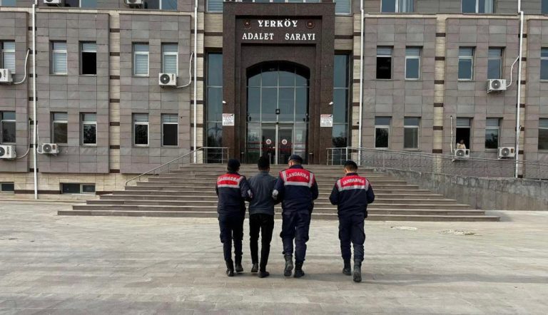 Kesinleşmiş hapis cezası bulunan 11 şahıs jandarma tarafından yakalandı