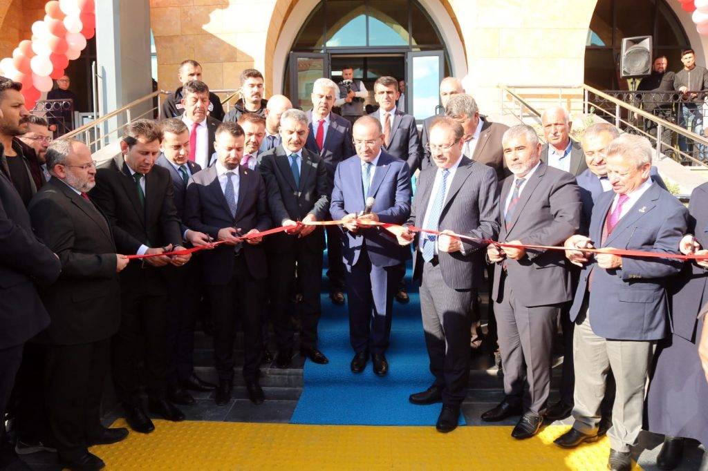 Saraykent Belediyesi yeni hizmet binası törenle açıldı
