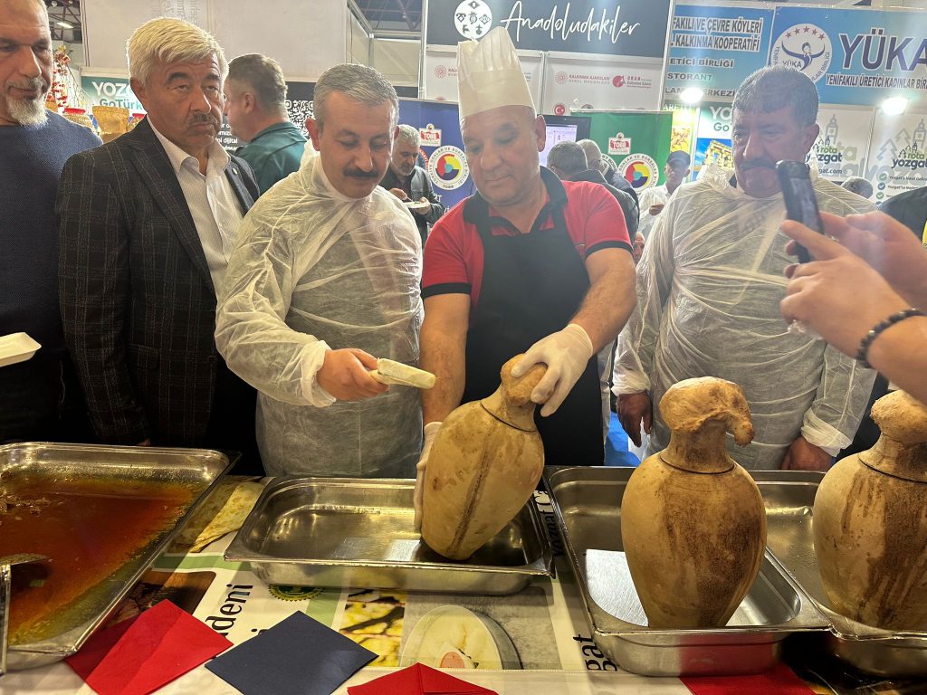 Yozgat’ın lezzetleri Antalya’da beğeni topladı