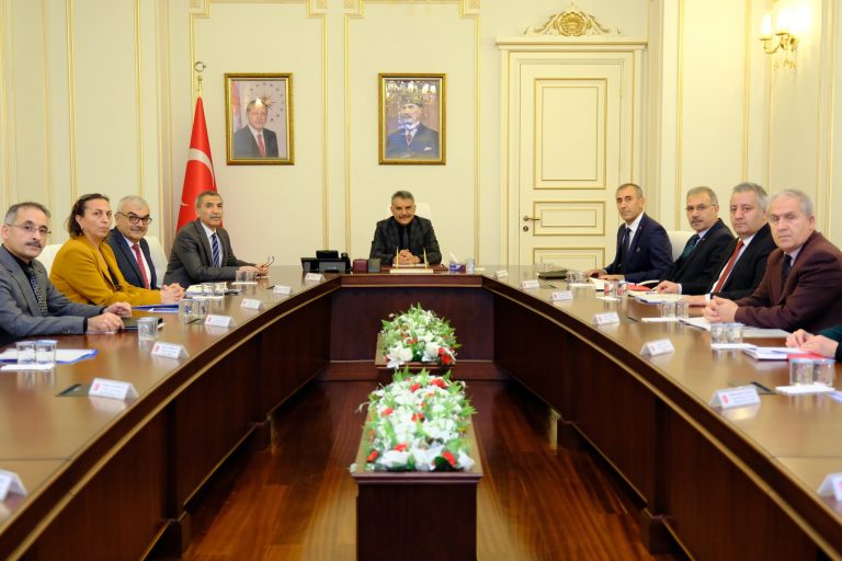 Vali Özkan: Aile ve Sosyal Hizmetler toplumun temel yapı taşlarındandır