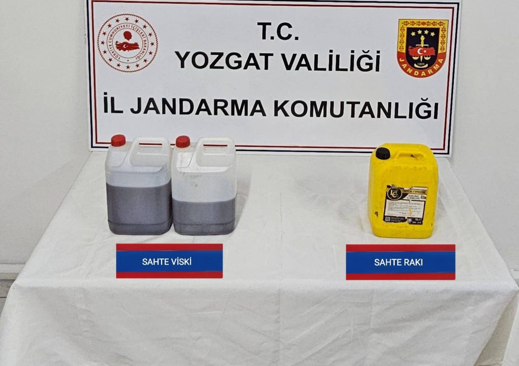 Jandarma, 11 litre kaçak içki ele geçirdi