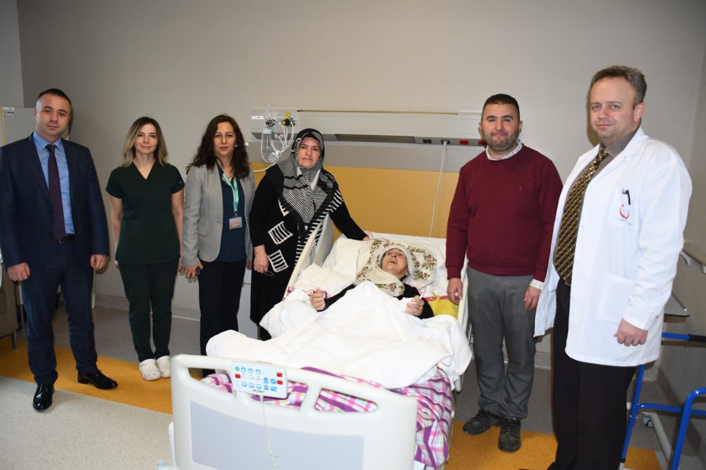 100 yaşında ameliyat oldu, yürüyerek taburcu oldu