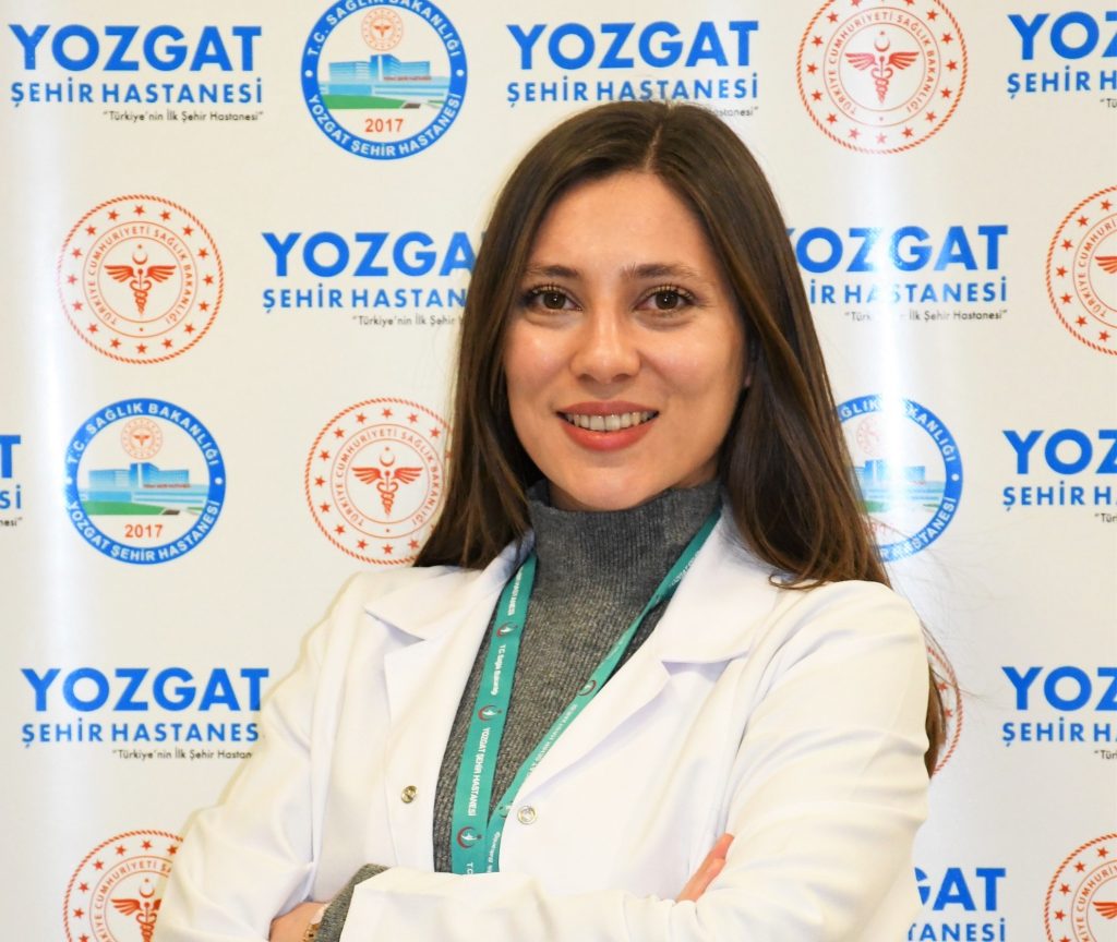 Dahiliye Doktoru Şeyda Gül Özcan hasta kabulüne başladı