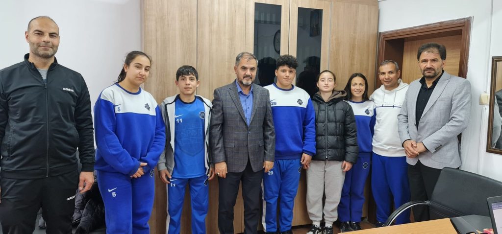 Şerefli, öğrencileri tebrik etti