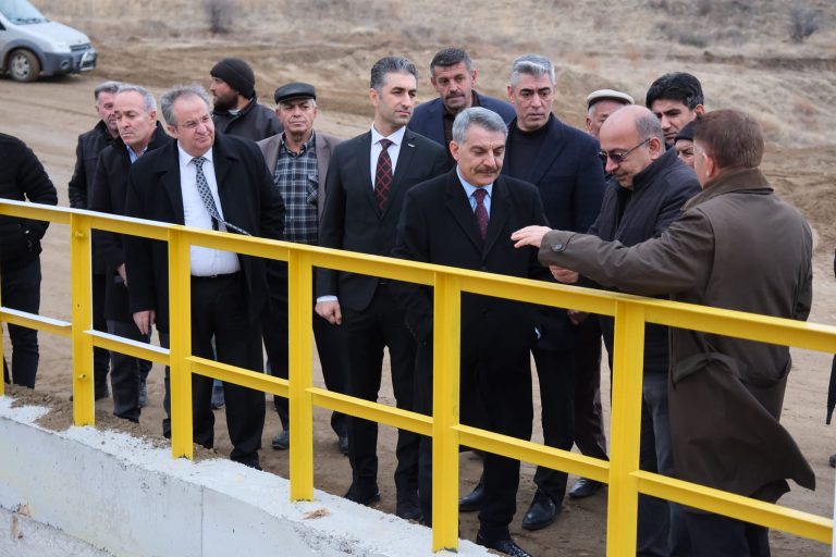 Yıkılan köprü yeniden inşa edilerek ulaşıma açıldı