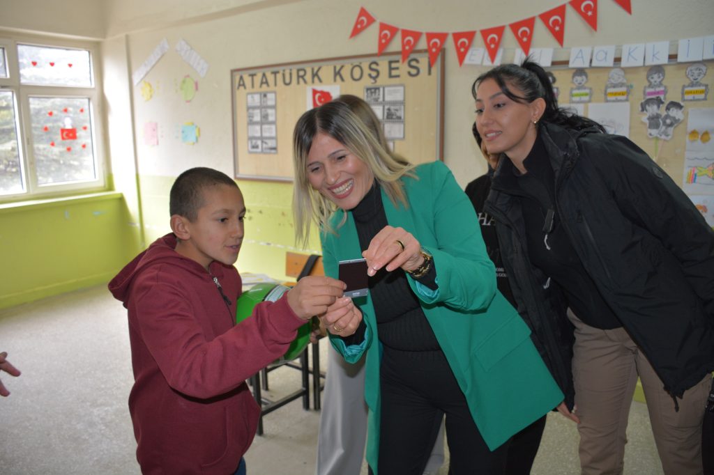 Yozgat Polis Eşleri Derneği’nden köy okullarına ziyaret