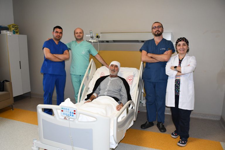 Beyin tümörü ve bel fıtığı ameliyatlarında başarıya imza atıyor