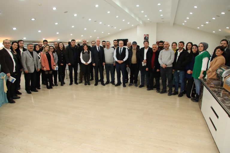 Rektör Yaşar, gazetecilerle buluştu