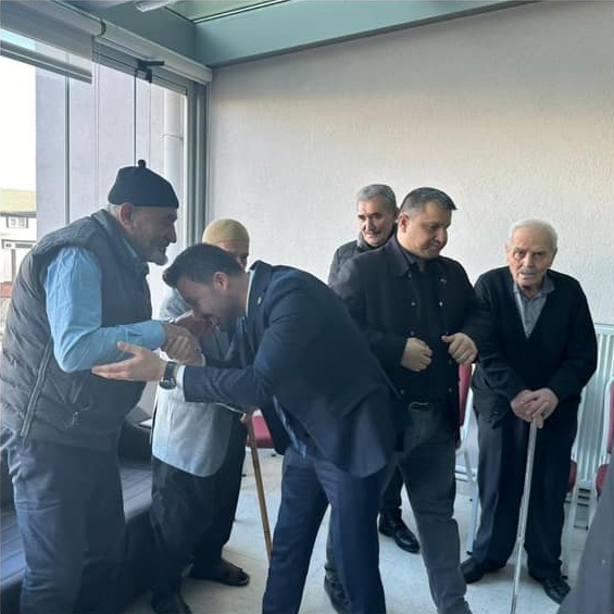 Şahan, huzurevi sakinlerinin gönüllerini aldı