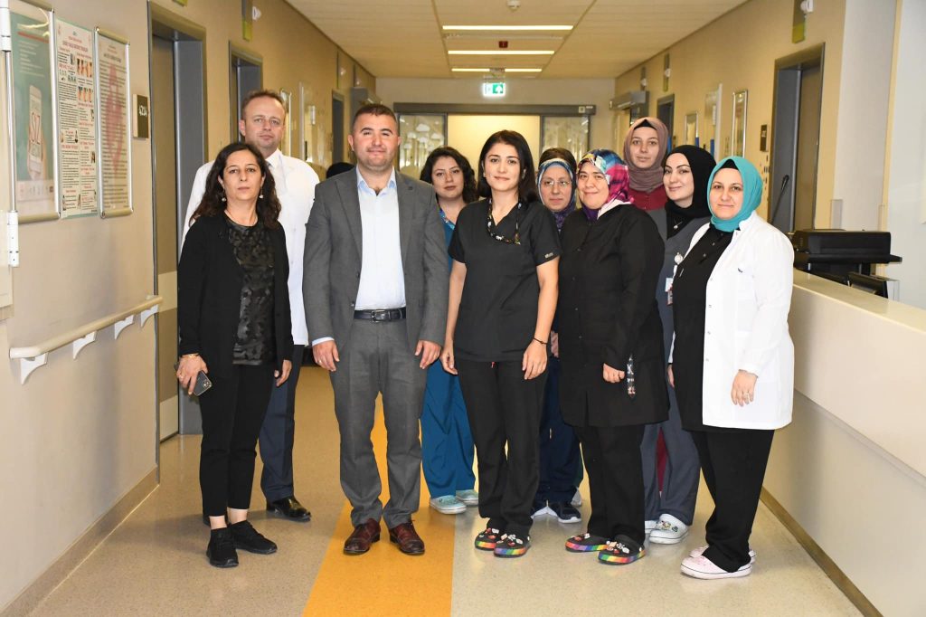 Başhekim Kozan ve idari ekip hastaların yanında