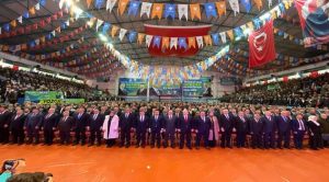 AK Parti yoğun katılımlı toplantıda adaylarını tanıttı