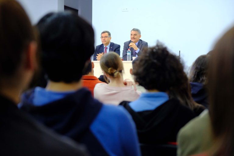 Vali Özkan, Yozgat’ta genç sanatçılarla buluştu