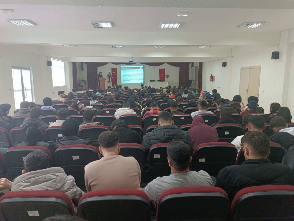 Jandarma öğrencileri bilgilendirdi