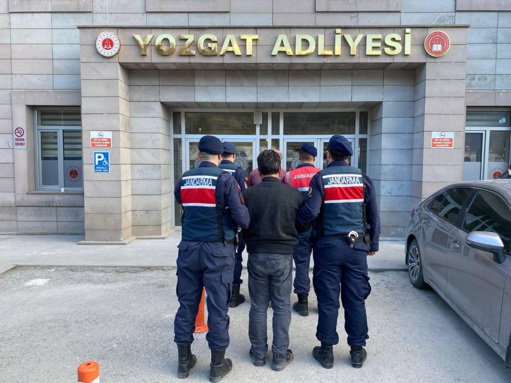 Jandarma hırsızlık olayında 2 şüpheliyi yakaladı