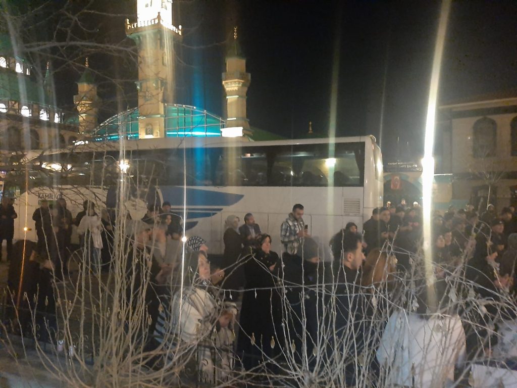 Umre yolcuları dualarla uğurlandı