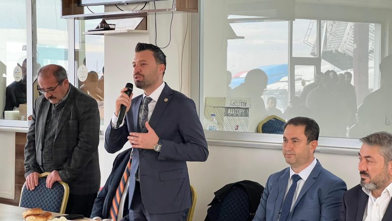 Şahan, Hemşerileriyle buluşuyor ve yerinde çözümler üretiyor