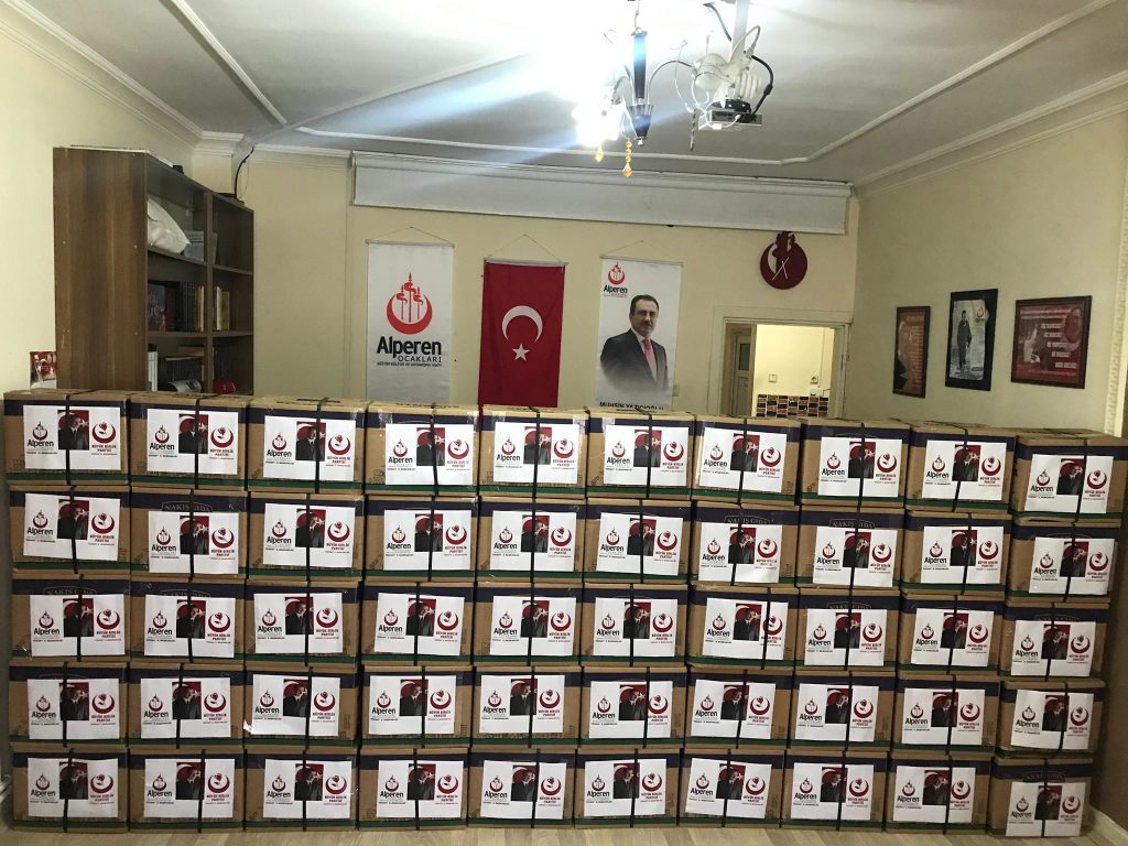 Alperen Ocaklarından dar gelirli ailelere gıda paketi