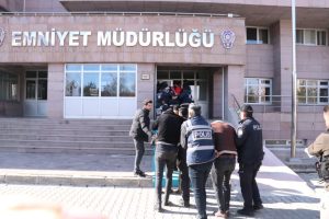 Aranan şahıslar yakalandı