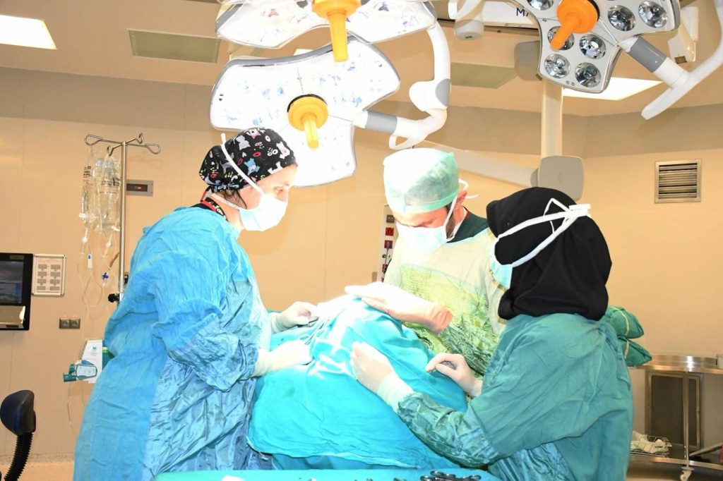 İlk kez derin planla yüz germe ameliyatı yapıldı