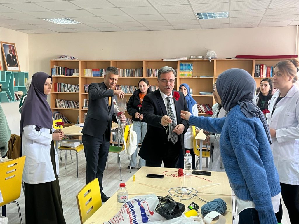 Altınkaynak: Öğretmenlerin de Kadınların Gününü unutmadı