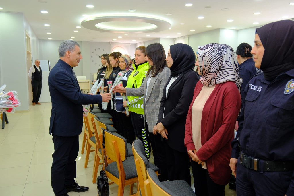 Vali Özkan, kadın güvenlik görevlilerinin gününü kutladı