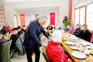 Vali Özkan: Kadınlar toplumun temel direğidir