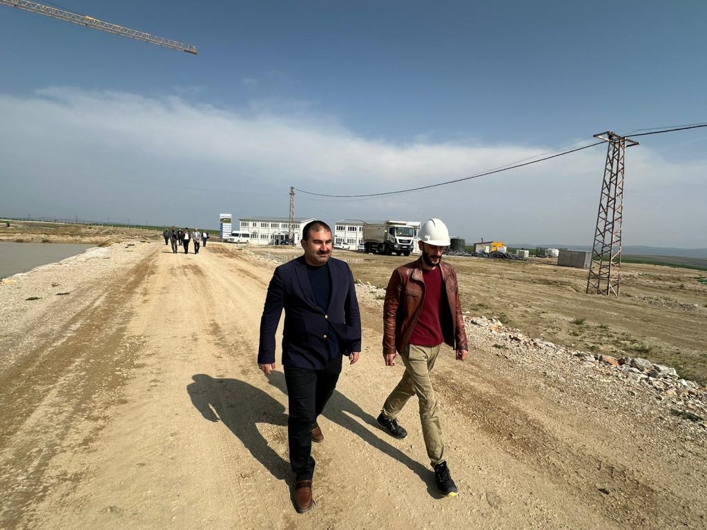 Başkan Altuntaş, havalimanı inşaatında incelemelerde bulundu