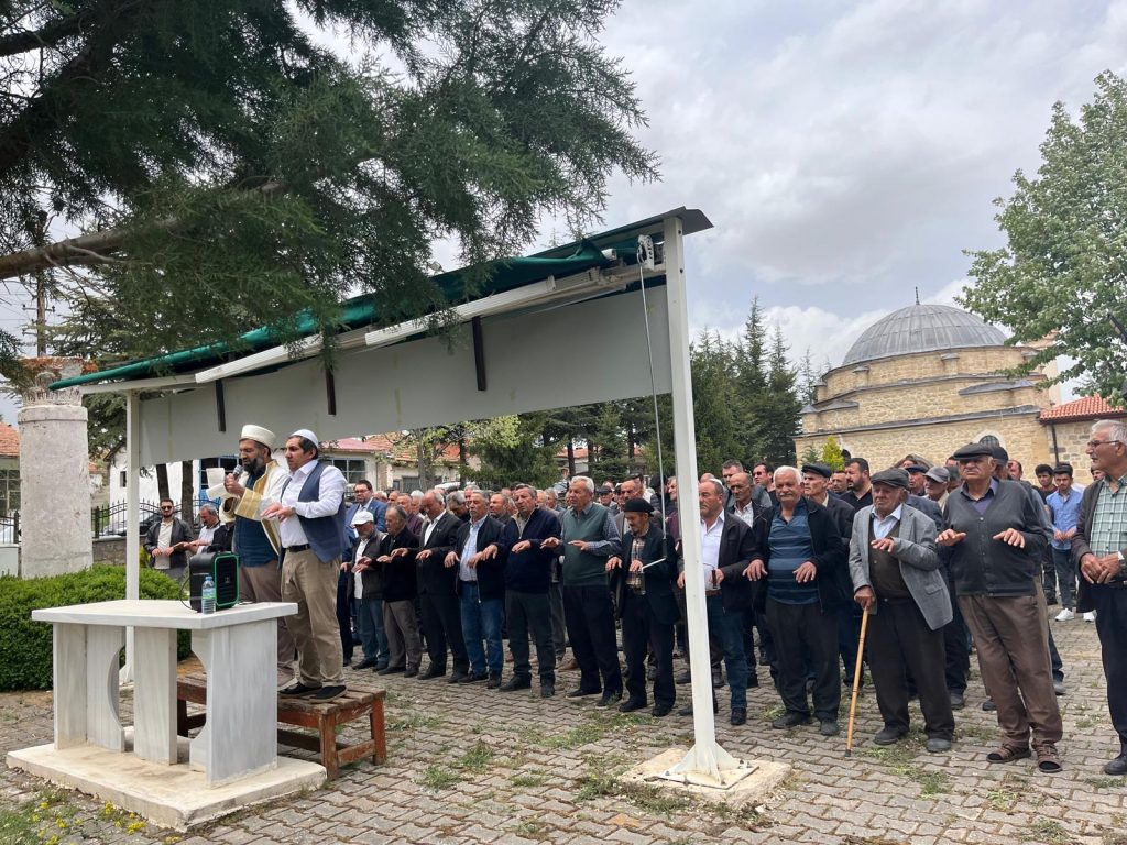 Köylüler yağmur duasına çıktı