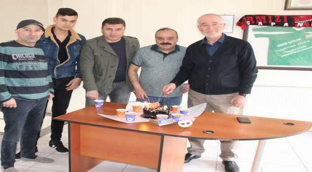 Pastalı doğum günü sürprizi