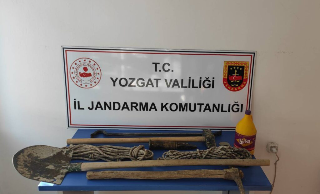 Jandarma ekiplerinden kaçak kazıya suçüstü