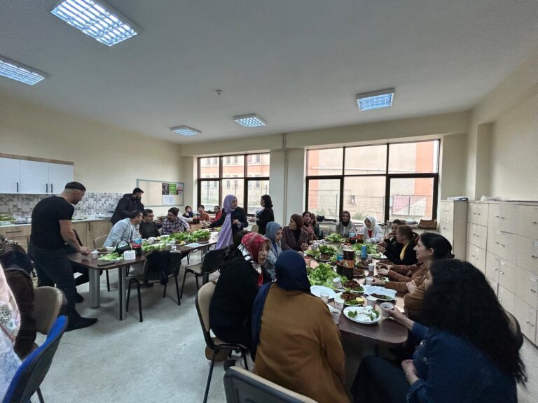 Merkez Ortaokulunda Anneler Günü etkinliği