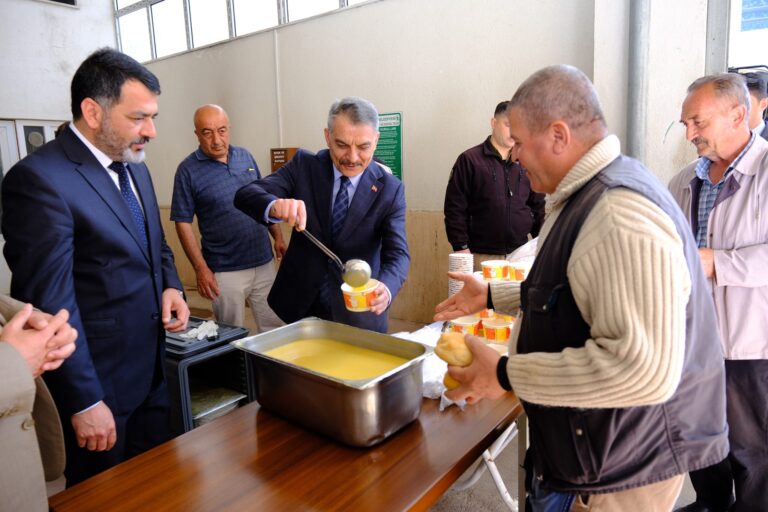 Bakkallar Odası’ndan pazarcı esnafına çorba ikramı