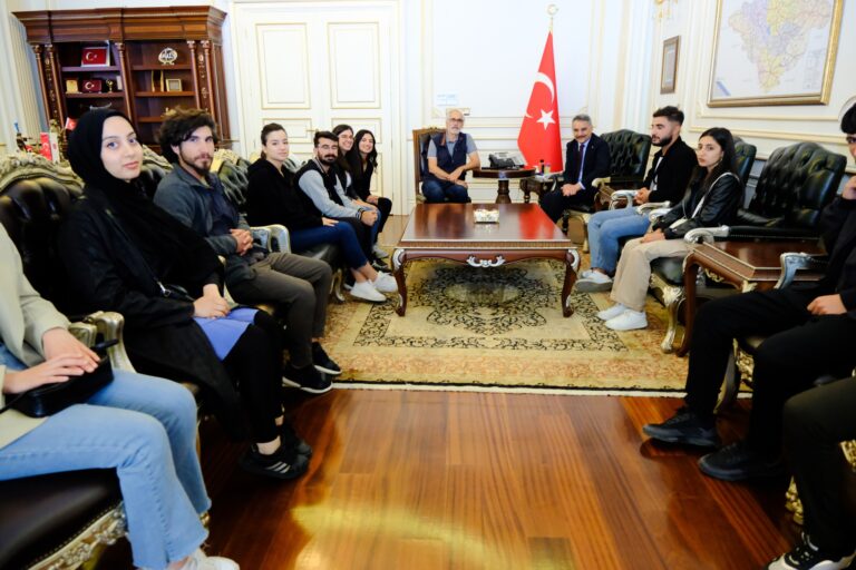 Munzur Üniversitesi öğrencilerinden Vali Özkan’a ziyaret