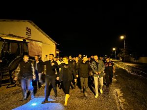 Kaymakam Serttaş, yağıştan zarar gören köyde incelemelerde bulundu