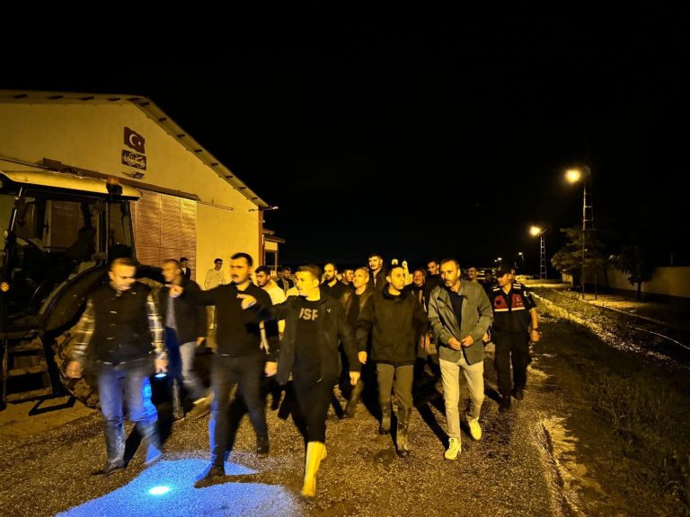 Kaymakam Serttaş, yağıştan zarar gören köyde incelemelerde bulundu