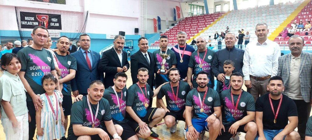 Futsal Turnuvasında dostluk kazandı