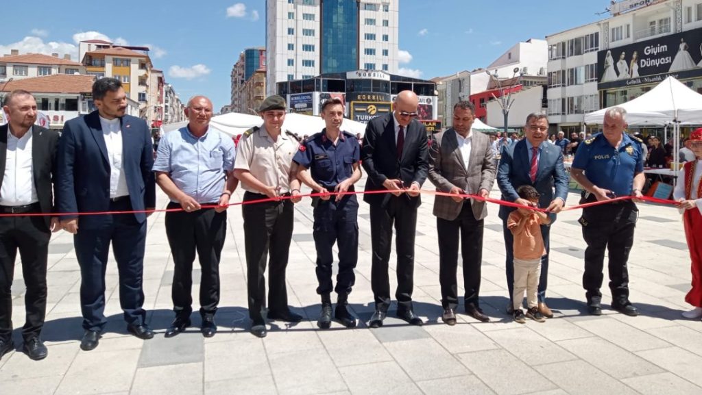 Sorgun’da Bilim ve Halk Oyunları Şenliği coşkusu