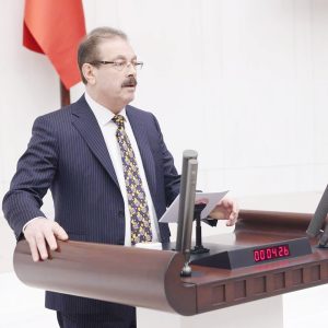 Akgül: ‘Bazı karanlıklar kahramanlıklarla aydınlanır’