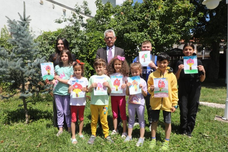 Arslan’dan , çocuk sanat merkezine ziyaret