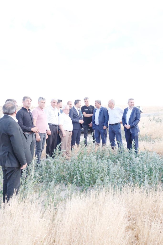 Şahan, Yangın sonrası zarar gören çiftçilerle bir araya geldi