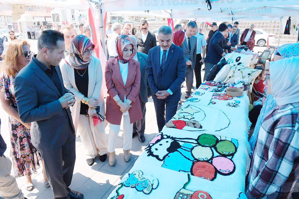 ADEM kursiyerlerinin el emeği sergisi açıldı