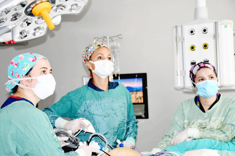 Jinekolojik Onkoloji Cerrahisinde önemli başarılar elde ediyor