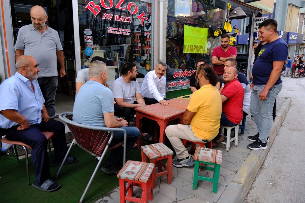 Vali Özkan, Tol Çarşı esnafını ziyaret etti