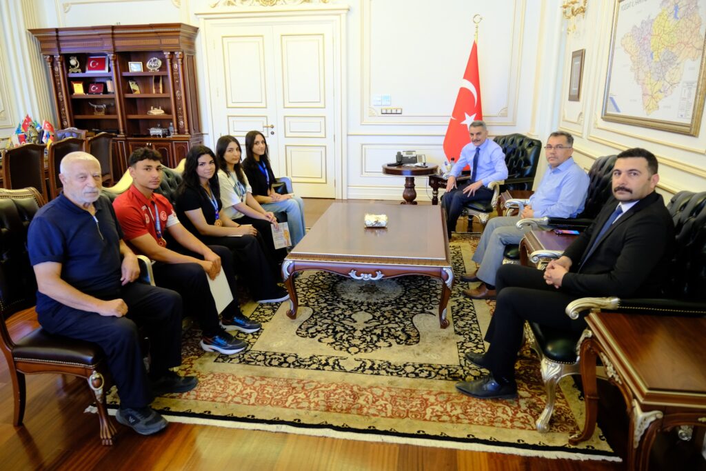Vali Özkan başarılı sporcuları makamında ağırladı