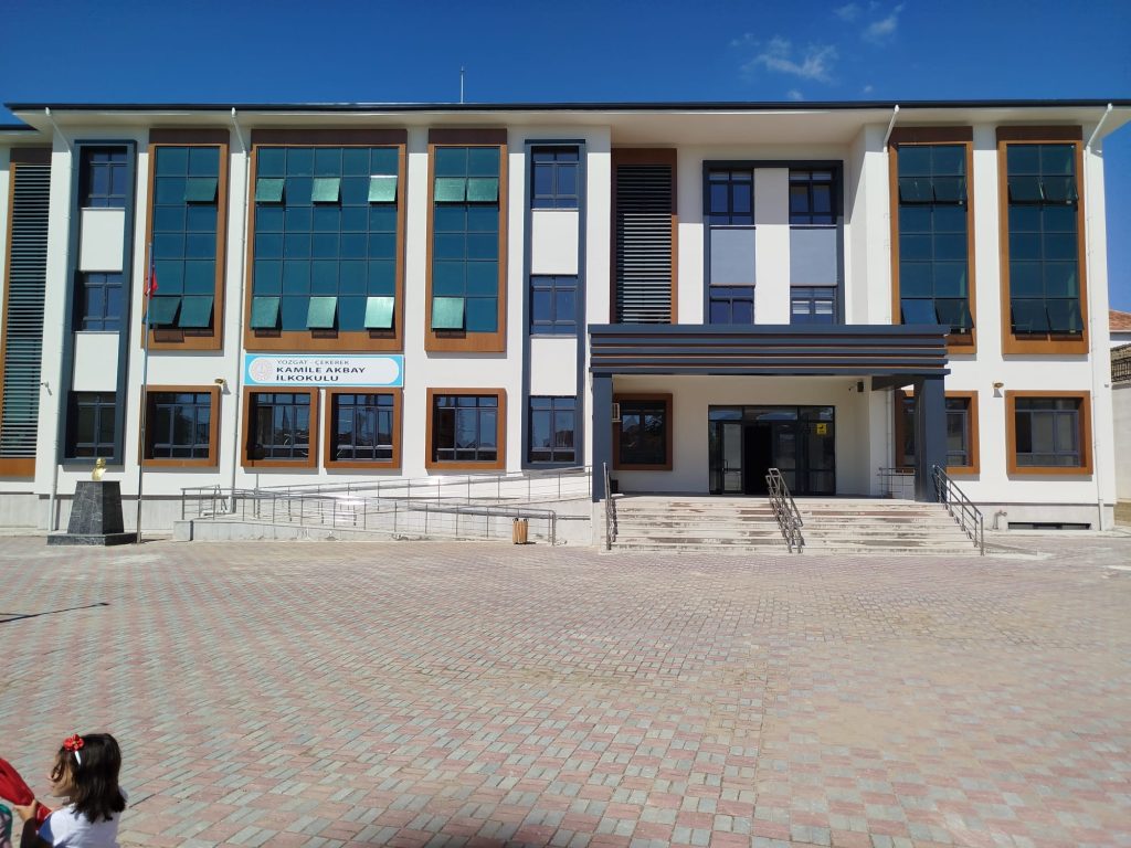 Çekerek’te 16 derslik yeni okul eğitime başladı