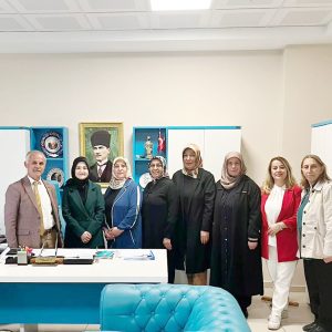 AK Parti Kadın Kolları’ndan kurum müdürlerine ziyaret