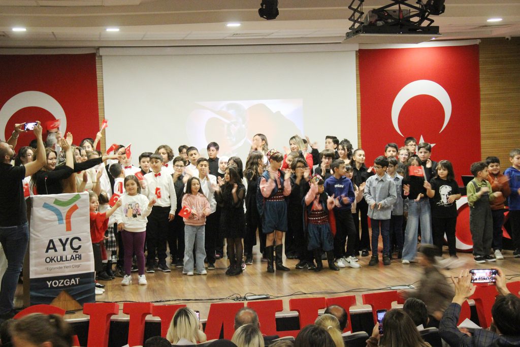 AYÇ Kolejinden 29 Ekim coşkusu