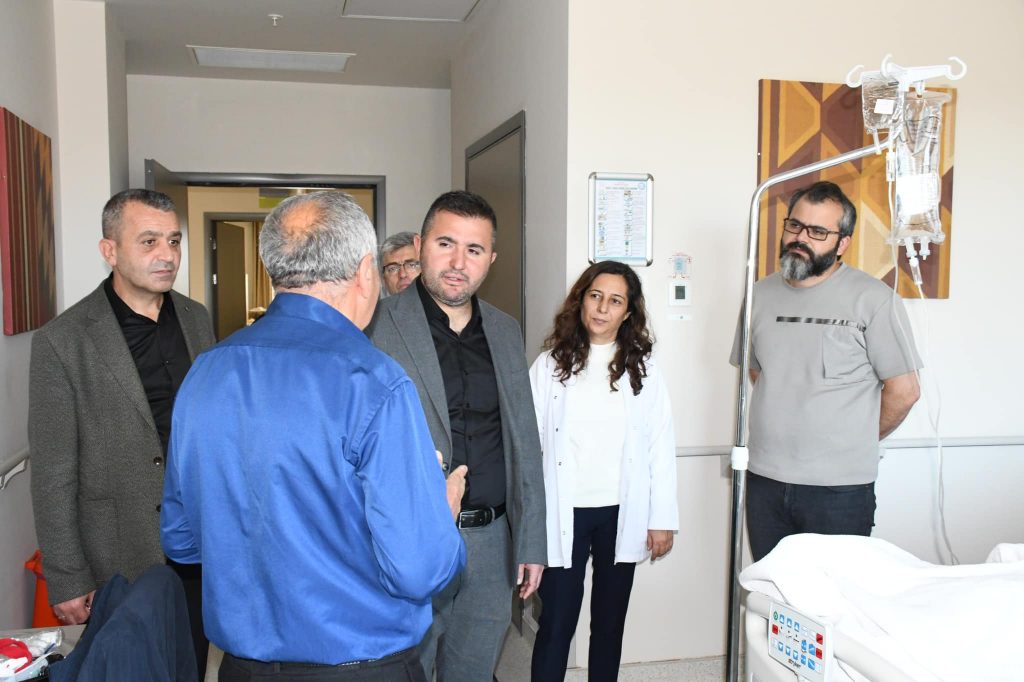 Başhekim Kozan’dan hastalara moral ziyareti