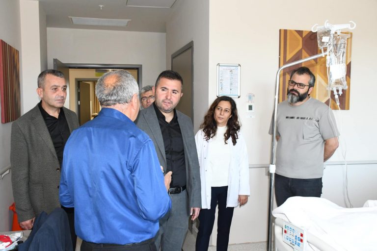 Başhekim Kozan’dan hastalara moral ziyareti